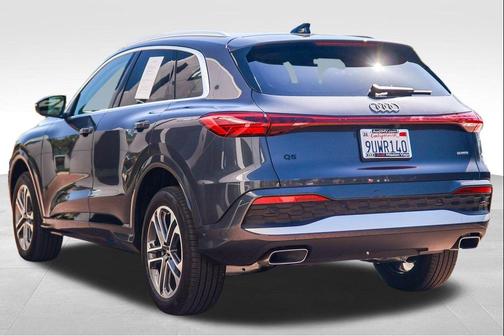 Tambora Gray Metallic 2025 Audi Q5 Premium Plus TFSI quattro S tronic