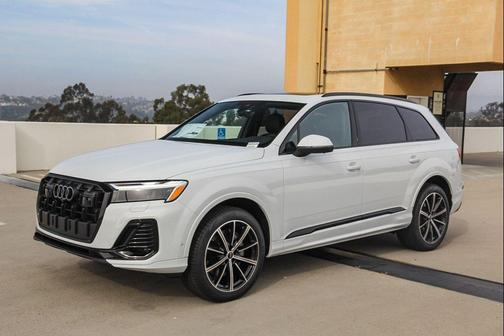 2026 Audi Q7 45 Premium Plus