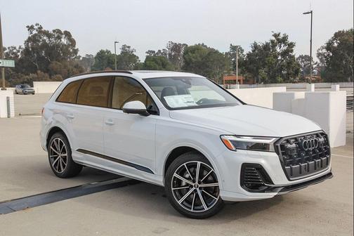 2026 Audi Q7 45 Premium Plus