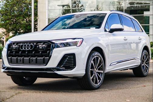 Glacier White 2026 Audi Q7 45 Premium Plus