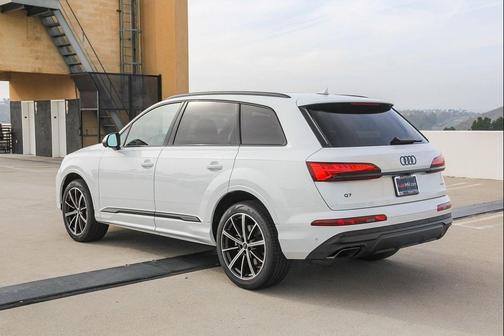2026 Audi Q7 45 Premium Plus