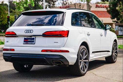 Glacier White 2026 Audi Q7 45 Premium Plus