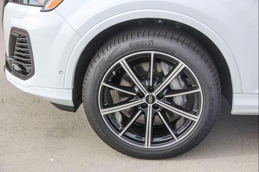 2026 Audi Q7 45 Premium Plus