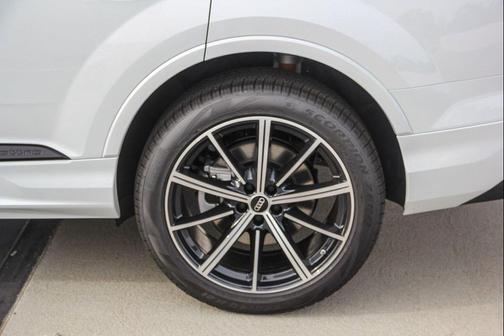 2026 Audi Q7 45 Premium Plus