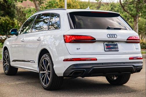 Glacier White 2026 Audi Q7 45 Premium Plus