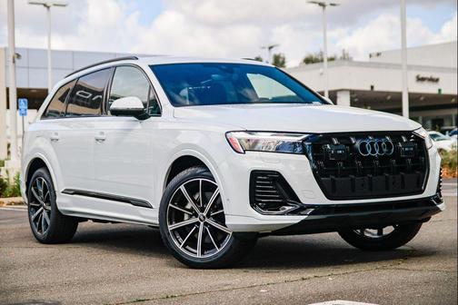 Glacier White 2026 Audi Q7 45 Premium Plus