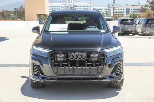 2025 Audi Q7 55 Premium Plus