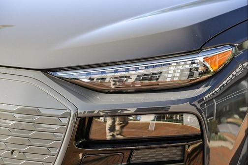 2025 Audi Q6 e-tron Premium Plus quattro