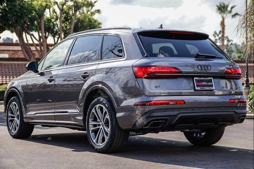 2026 Audi Q7 45 Premium