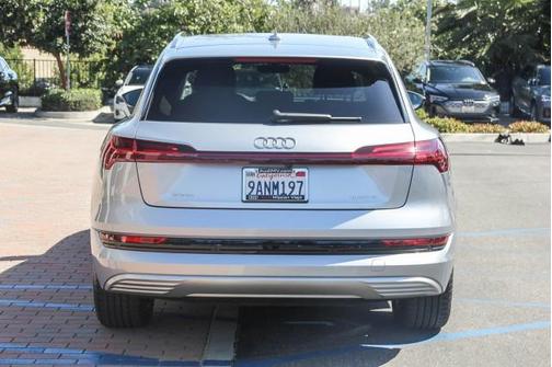 2022 Audi e-tron Premium Plus
