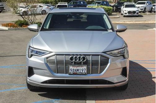 2022 Audi e-tron Premium Plus