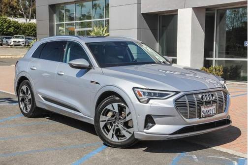 2022 Audi e-tron Premium Plus