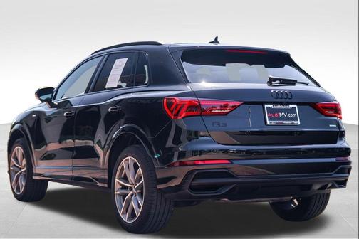2024 Audi Q3 Premium 45 TFSI S line quattro Tiptronic