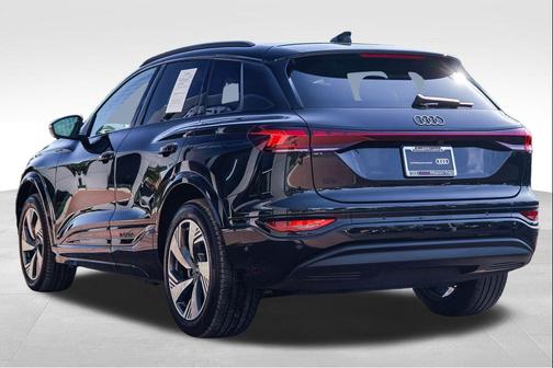 2025 Audi Q6 e-tron Premium Plus quattro