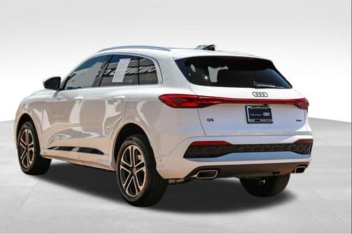 Arkona White 2025 Audi Q5 Premium TFSI quattro S tronic
