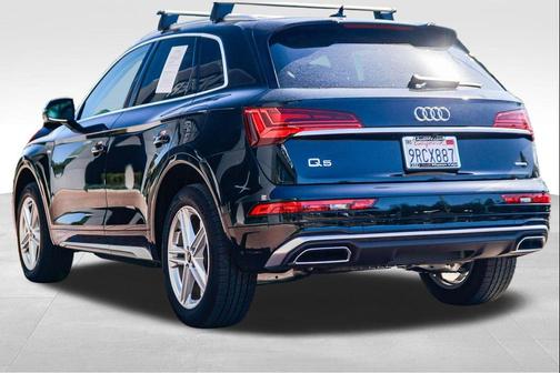 Mythos Black Metallic 2024 Audi Q5 e 55 S line Premium Plus