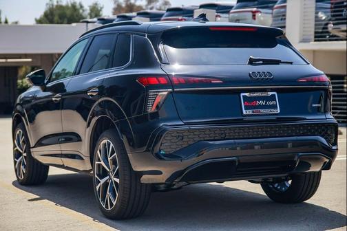 Mythos Black Metallic 2026 Audi Q3 TFSI quattro S tronic