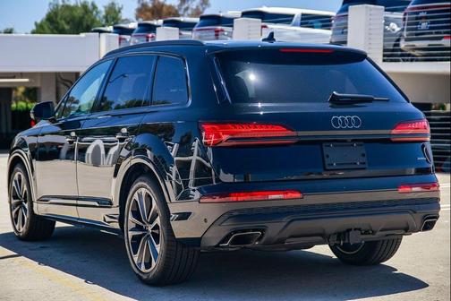 Mythos Black Metallic 2026 Audi Q7 55 Premium Plus