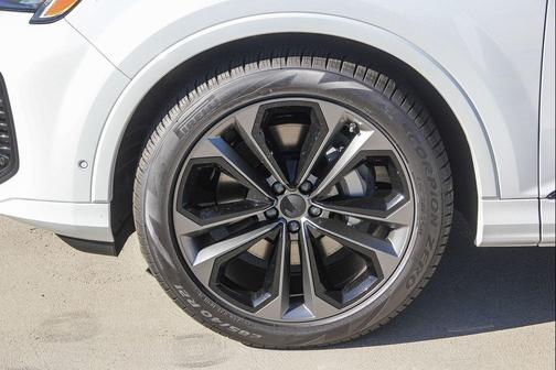 2026 Audi Q7 55 Premium Plus