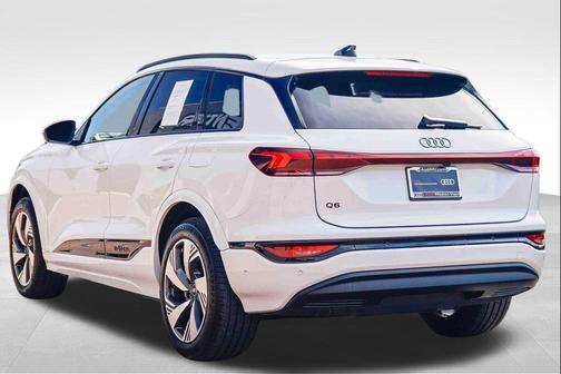 2025 Audi Q6 e-tron Premium Plus quattro