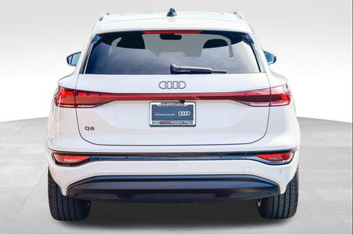 2025 Audi Q6 e-tron Premium Plus quattro