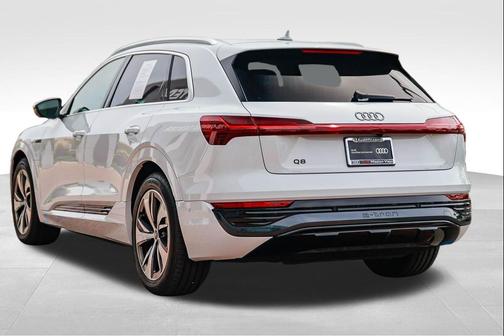 Glacier White Metallic 2024 Audi Q8 e-tron Premium Plus