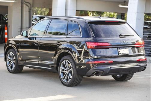 2026 Audi Q7 45 Premium