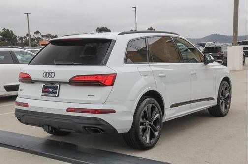 2025 Audi Q7 55 Premium Plus