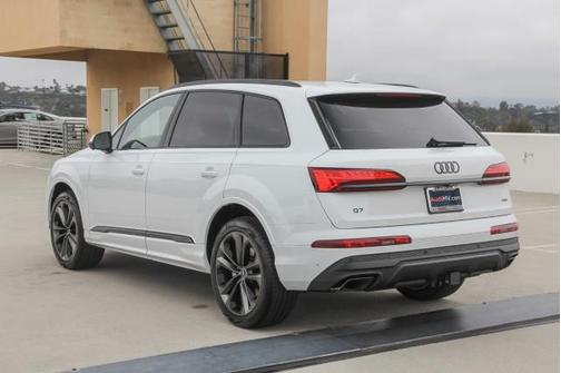 2025 Audi Q7 55 Premium Plus