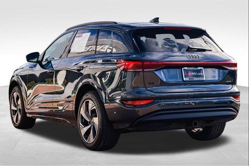 2025 Audi Q6 e-tron Premium Plus quattro