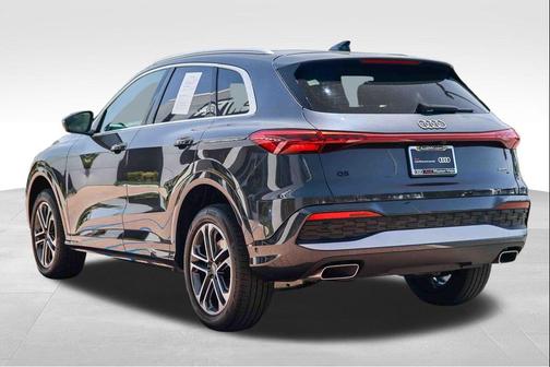 Tambora Gray Metallic 2025 Audi Q5 Premium Plus TFSI quattro S tronic