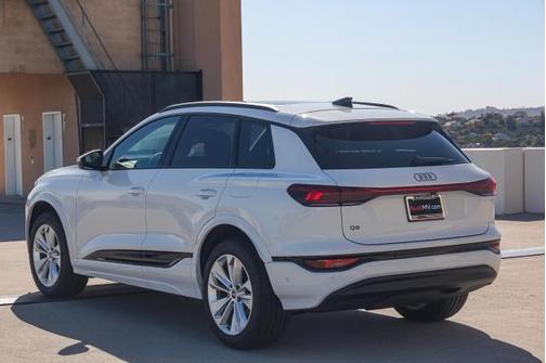 2025 Audi Q6 e-tron Premium