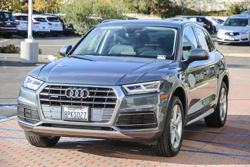 Photo 3 of 29 of 2020 Audi Q5 45 Premium Plus