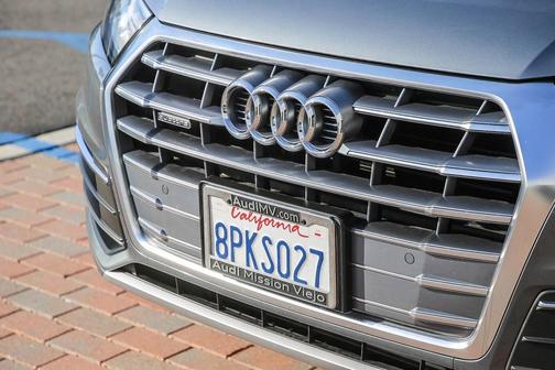 Photo 5 of 29 of 2020 Audi Q5 45 Premium Plus