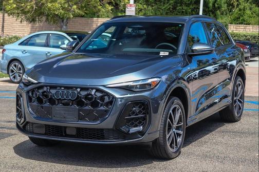Daytona Gray 2026 Audi Q5 Premium Plus TFSI quattro S tronic