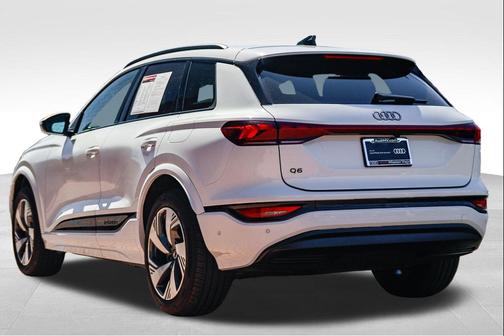 2025 Audi Q6 e-tron Premium Plus quattro