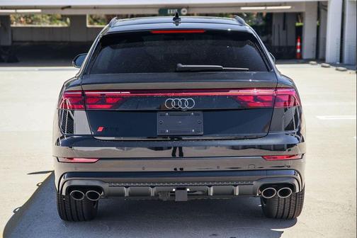 Mythos Black Metallic 2026 Audi SQ8 4.0T Prestige