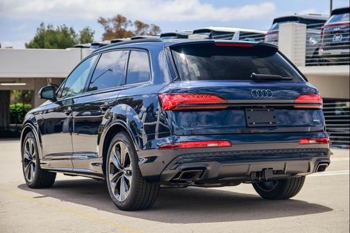 Waitomo Blue Metallic 2026 Audi Q7 55 Premium Plus