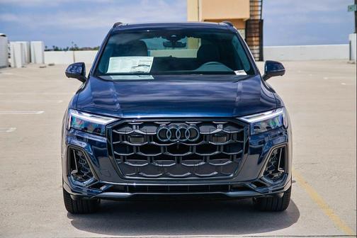 Waitomo Blue Metallic 2026 Audi Q7 55 Premium Plus