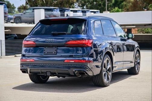 Waitomo Blue Metallic 2026 Audi Q7 55 Premium Plus
