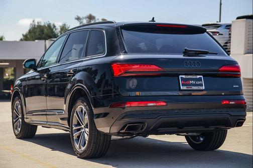 Mythos Black Metallic 2026 Audi Q7 45 Premium