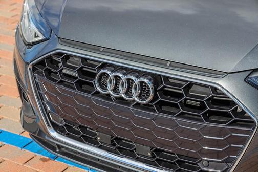Photo 4 of 28 of 2020 Audi A4 45 Premium