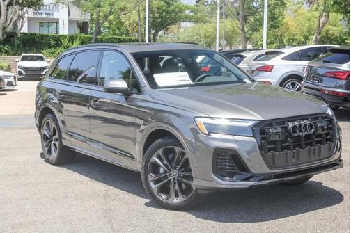 2025 Audi Q7 55 Premium Plus