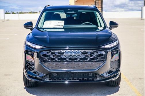 Mythos Black Metallic 2026 Audi Q3 TFSI quattro S tronic