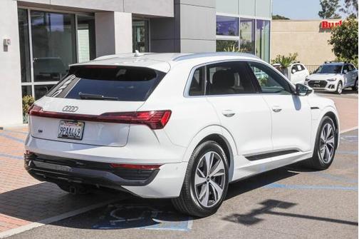 2024 Audi Q8 e-tron Premium Plus