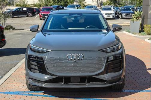 2025 Audi Q6 e-tron Premium Plus quattro