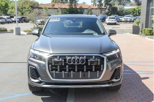 2025 Audi Q7 45 Premium