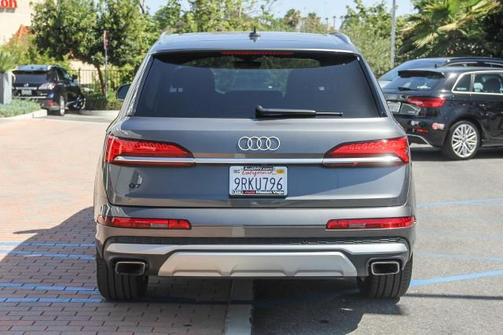2025 Audi Q7 45 Premium