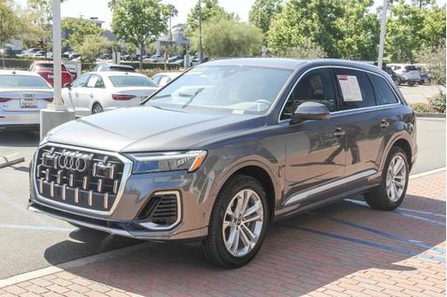 2025 Audi Q7 45 Premium