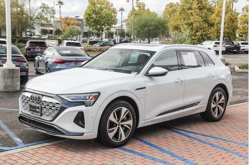 2024 Audi Q8 e-tron Premium Plus quattro